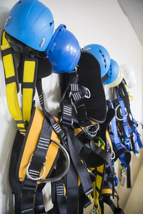 Contrôleur des Équipements de Protection Individuelle (EPI) antichute